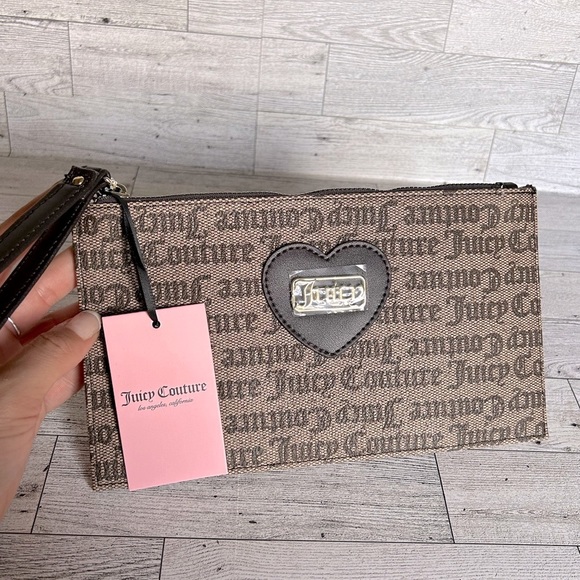 Juicy Couture Logo Print Heart Wristlet – NWT - Picture 3 of 8